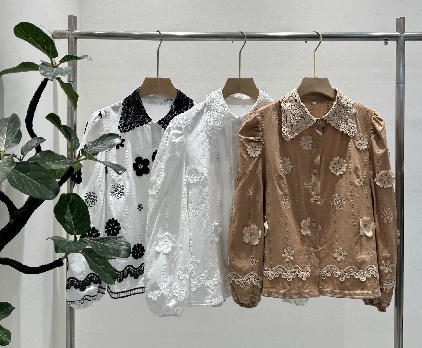 立体フラワー刺繍レースカラー ブラウス