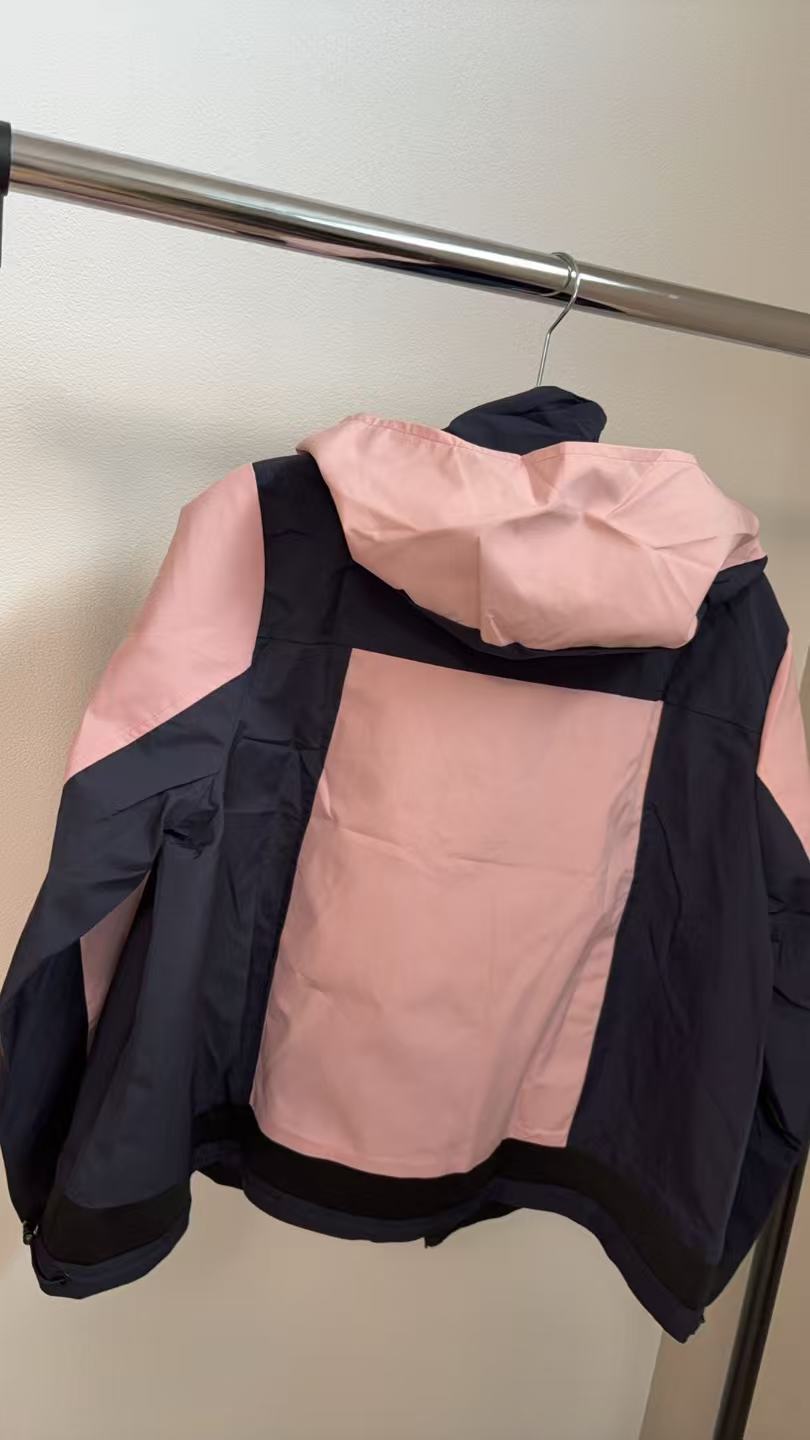 マルチパターンの配色切り替え フーデッド・マウンテンパーカー