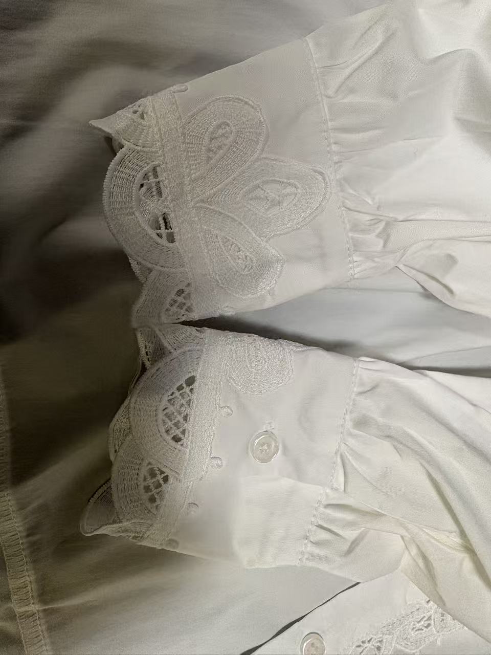 Lace-switched design shirt/striped