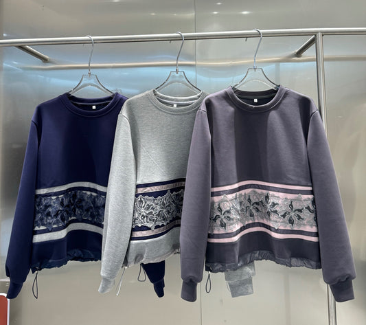 フロントフラワー刺繍×サテンライン 裾ドロスト デザイントップス(全3色)