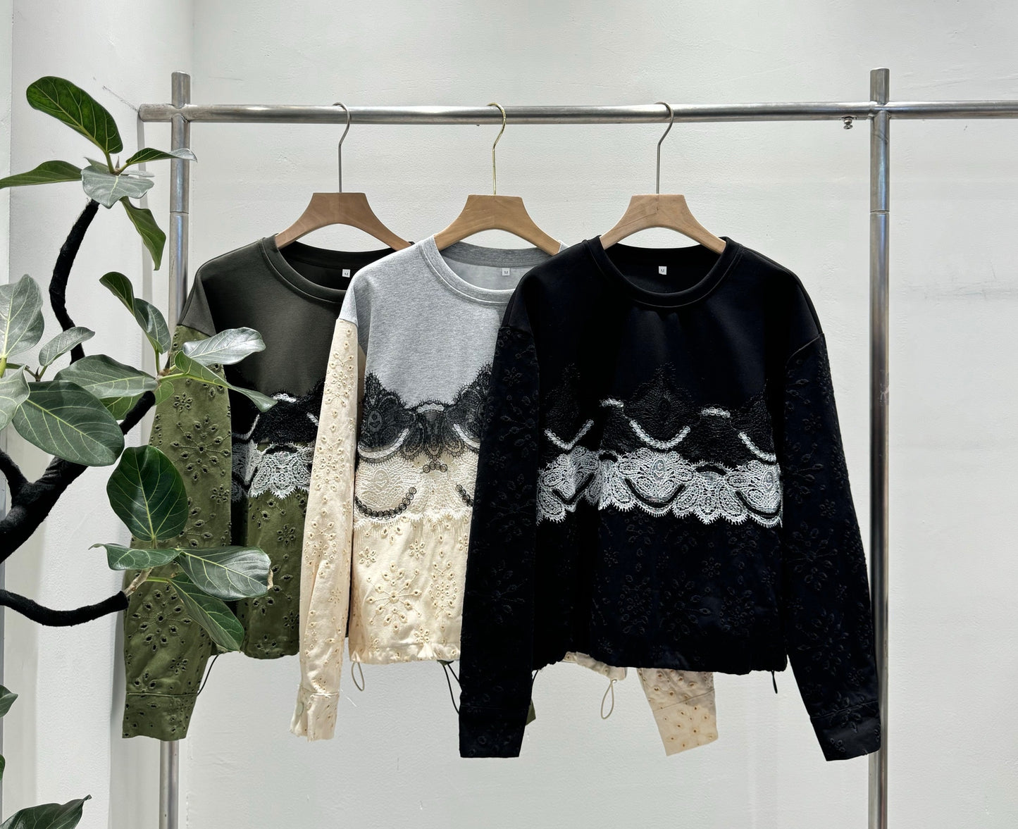 アイレット刺繍切替 波型配色レース 裾ドロストトップス(全3色)