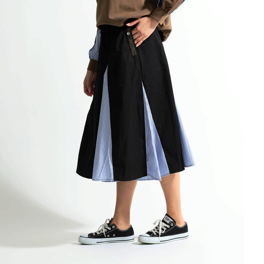 Dramatic with every step: Side button striped flared skirt with mixed materials