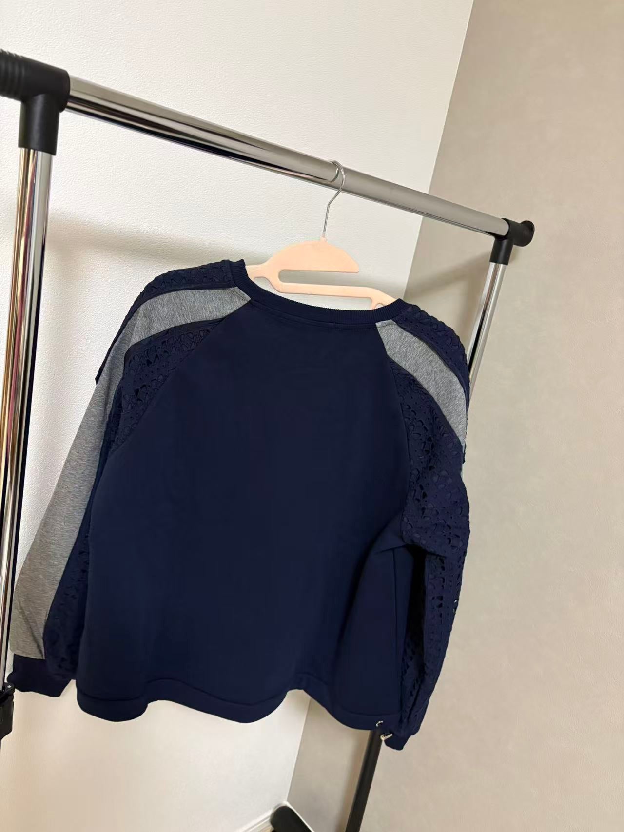 カットワークレース切替 飾りボタン付き ラグランスリーブトップス(全4色)