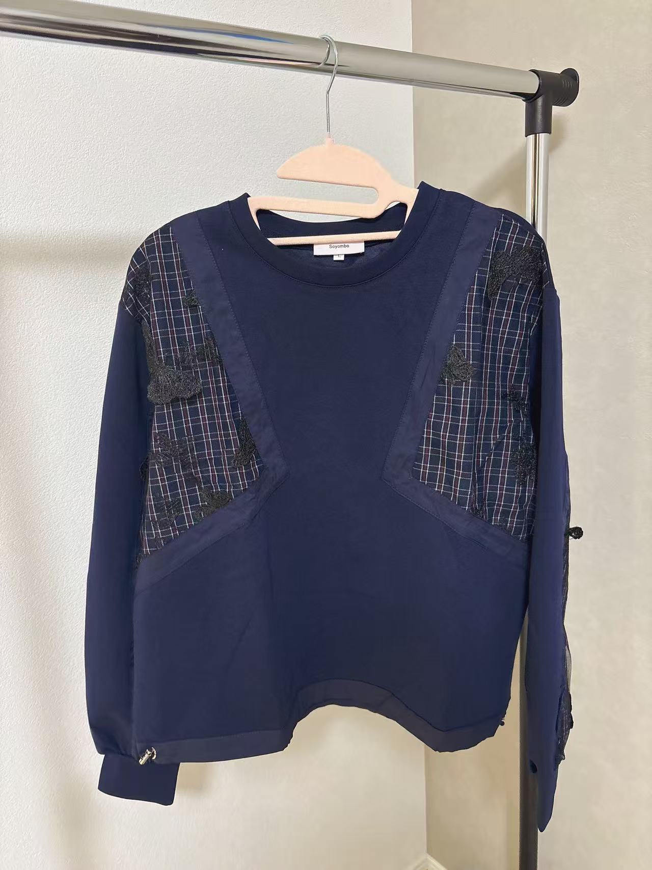 バタフライ刺繍×チェック柄パッチワーク 裾ドロスト デザイントップス（全4色）