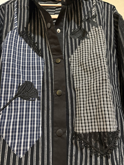 大人の遊び心を纏う。チェック切替×チュールスリーブ ストライプシャツ