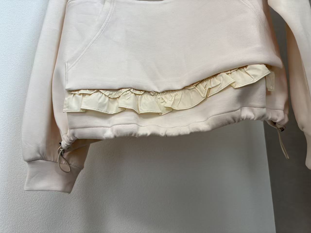 【トレンド感×甘さ】ハーフジップ フリルレイヤード デザイントレーナー