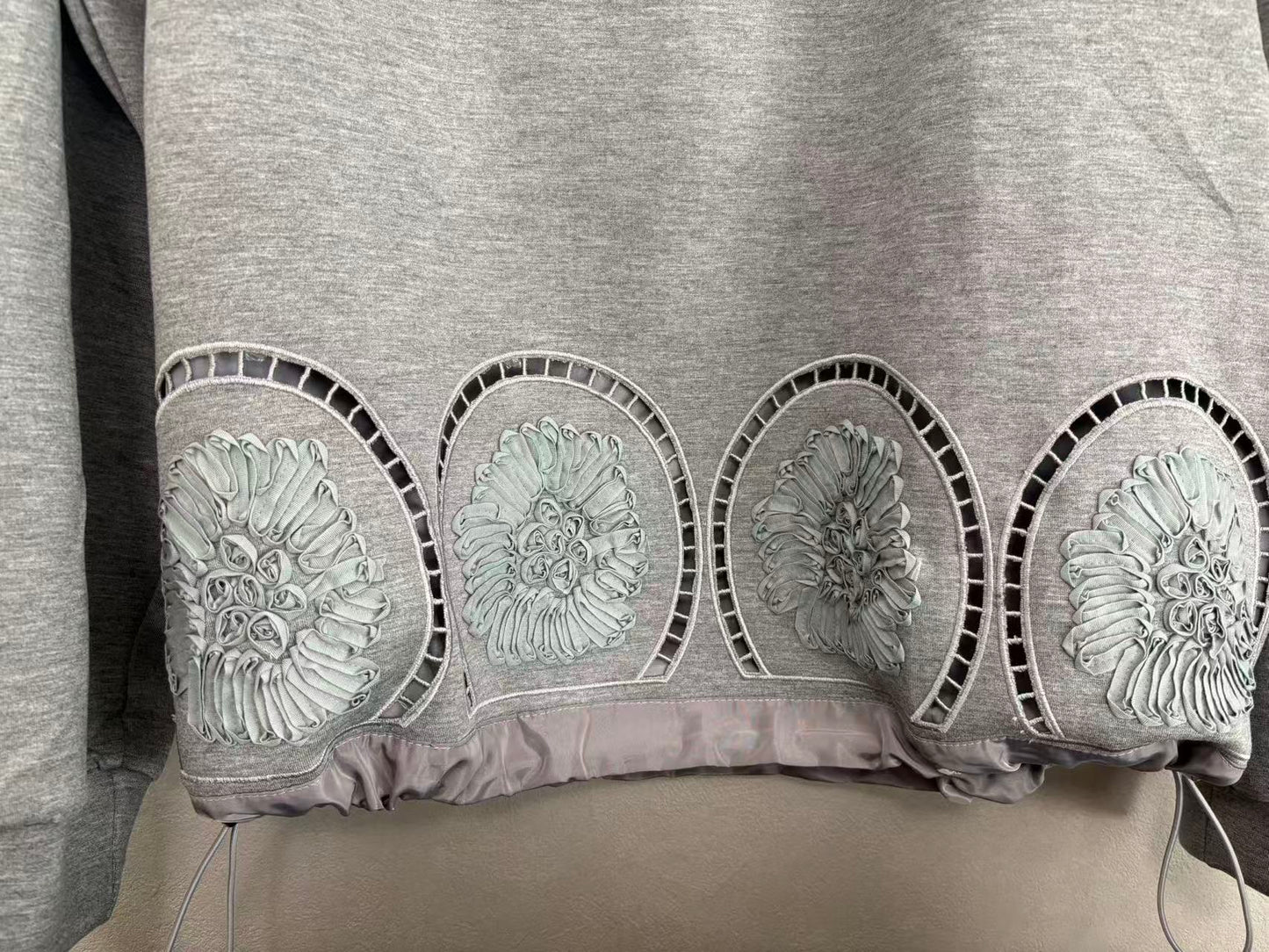 裾エンブロイダリー刺繍 ドローストリング デザイントレーナー
