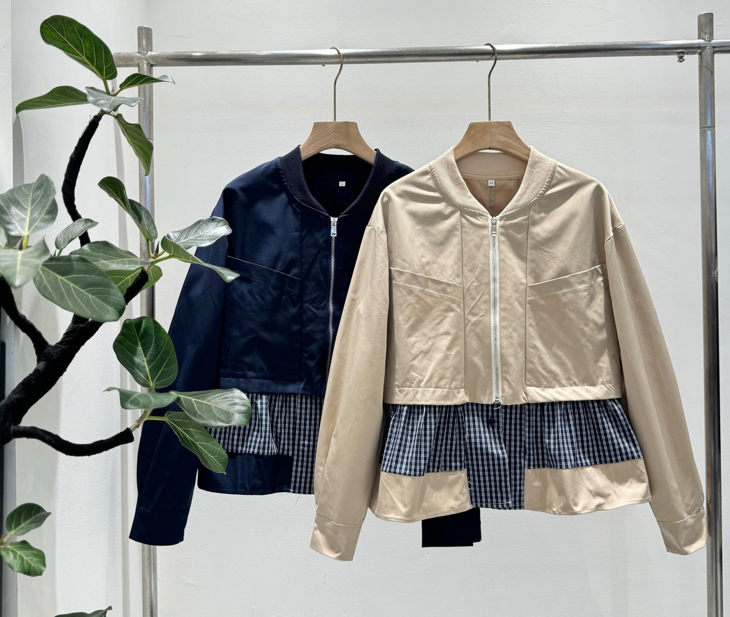 [Redefining cute for adults] Checkered frill MA-1 style docking blouson