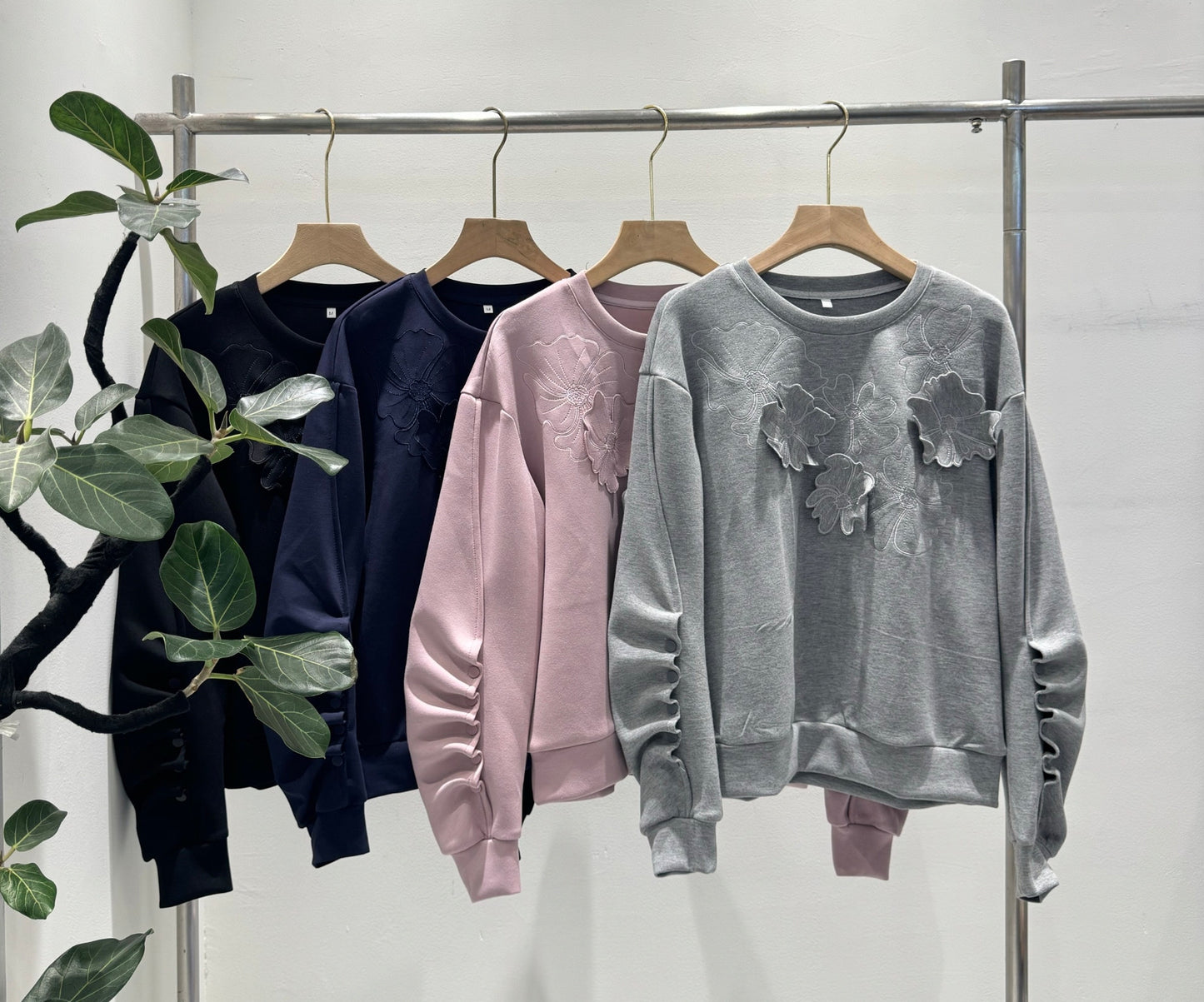 3Dモチーフ×袖ギャザー スウェットプルオーバー（全4色）