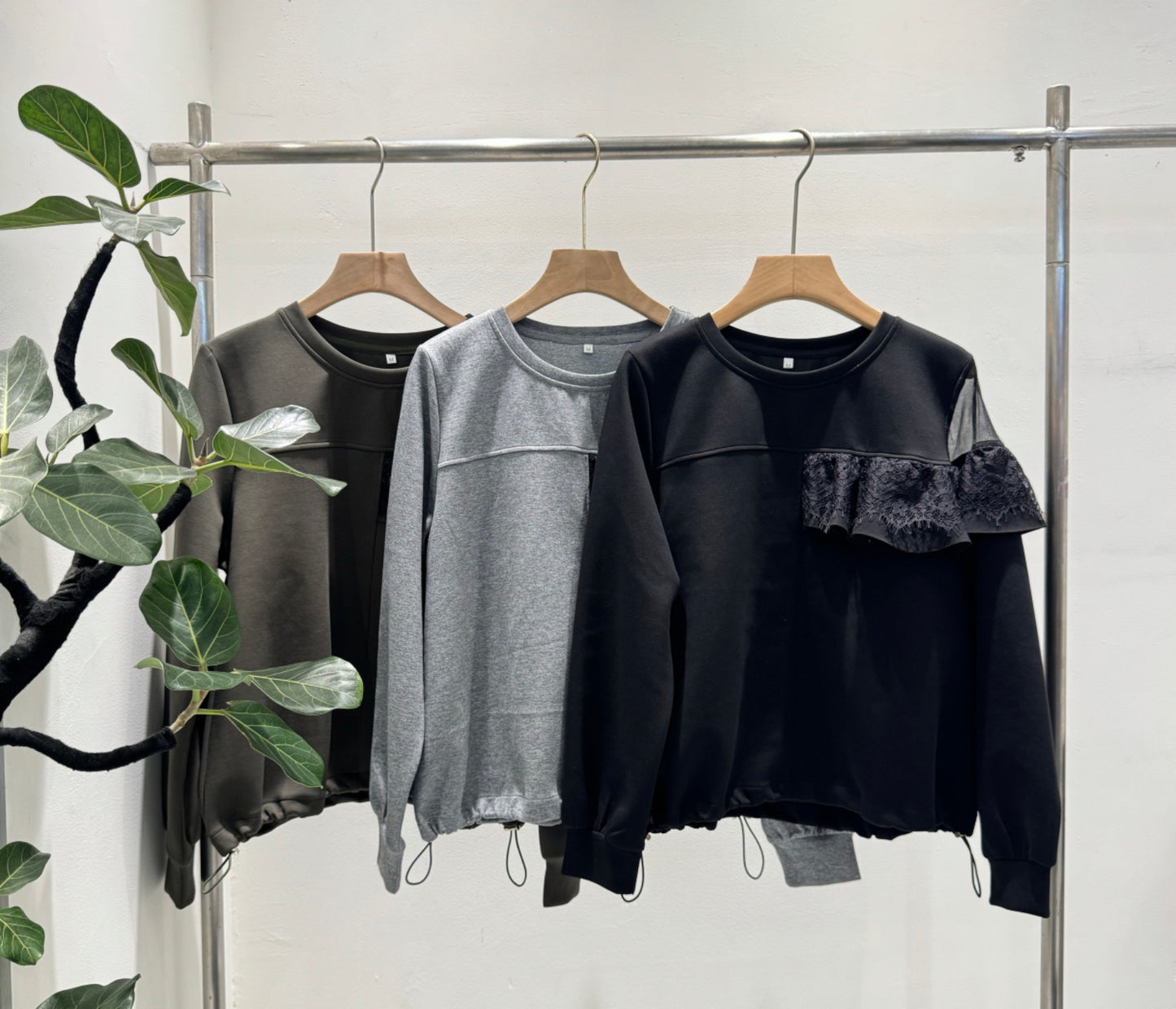 アシンメトリー シアー＆レースフリル 裾ドロストトップス（全3色）