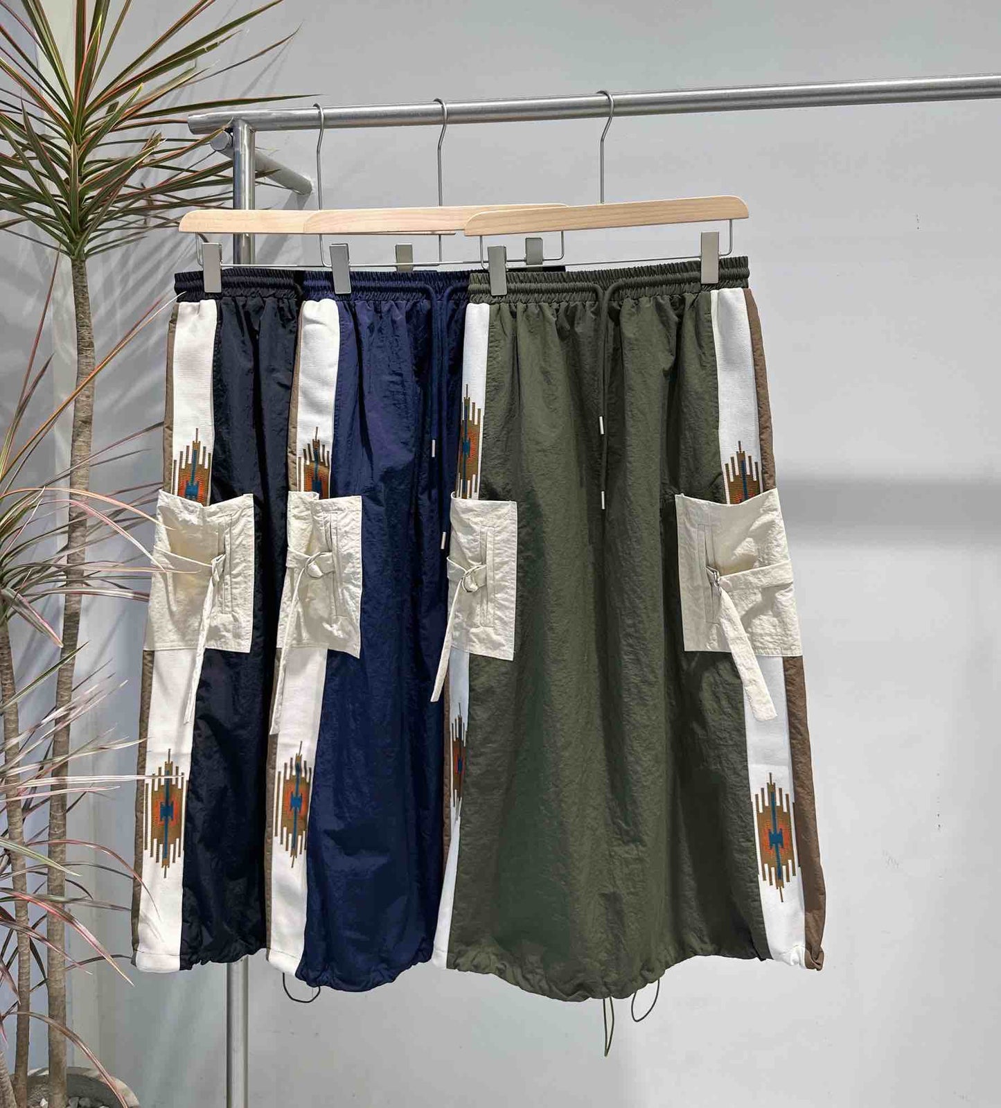 エスニック刺繍 レイヤード ラップデザイン ロングスカート / テック モード系 ワイドボトムス