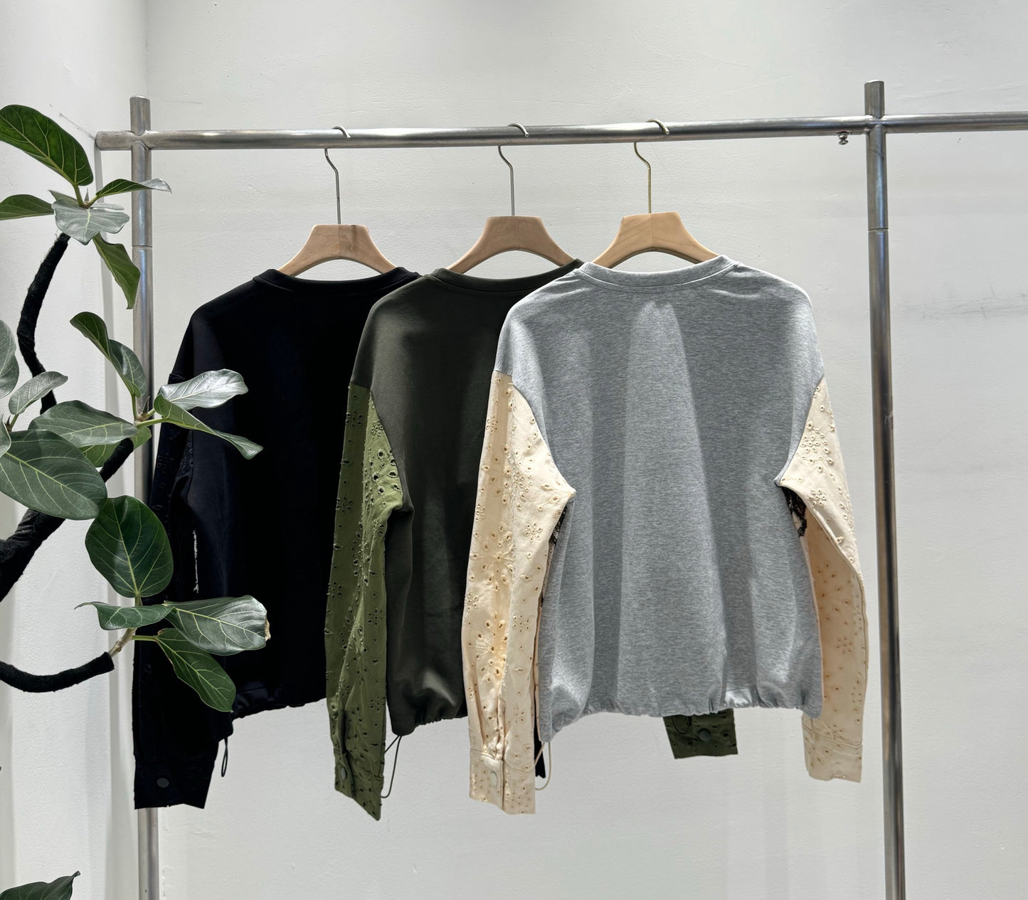 アイレット刺繍切替 波型配色レース 裾ドロストトップス（全3色）