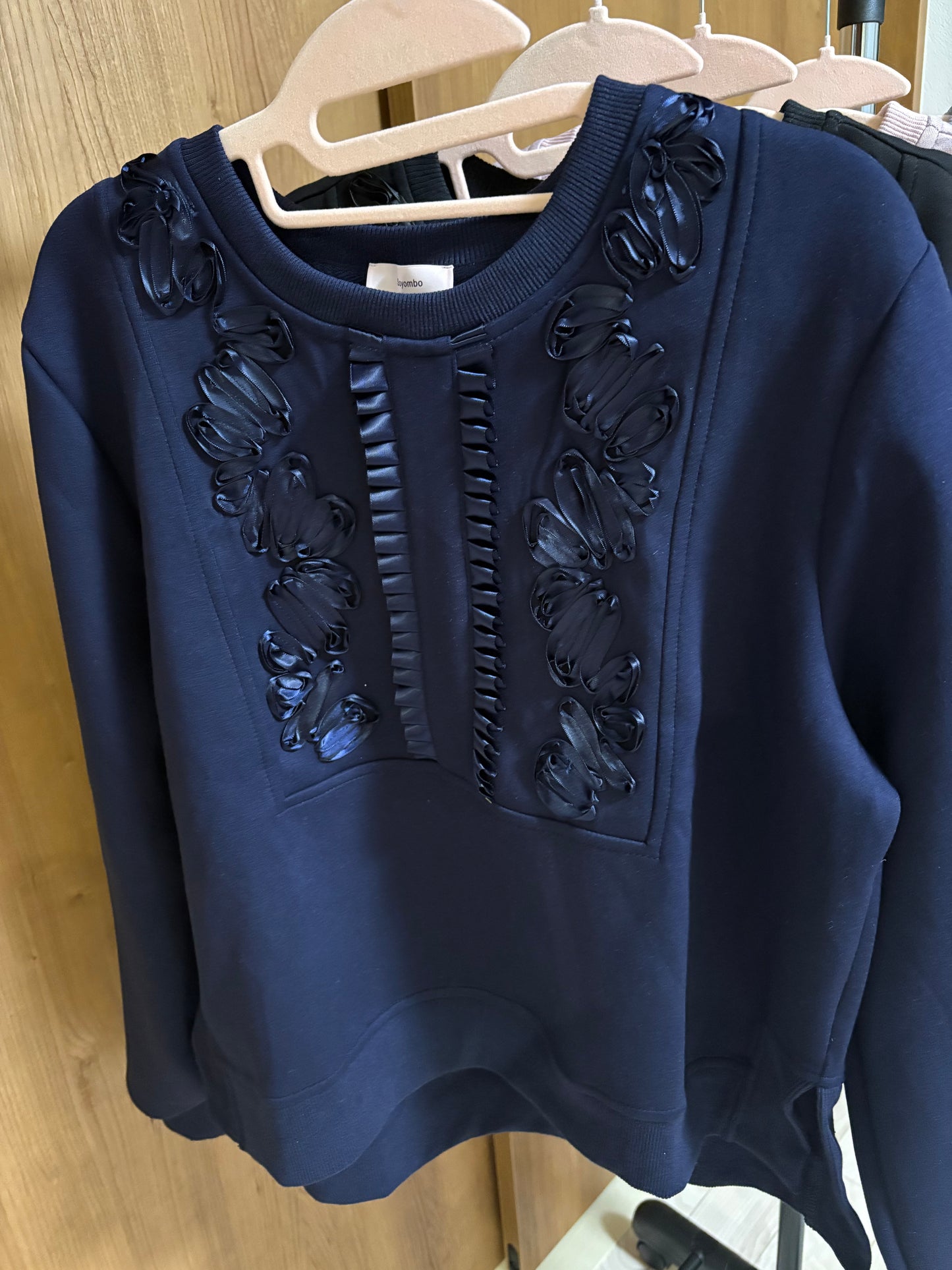 体フリルモチーフ ラインデコレーション 裾ドロスト スウェット　