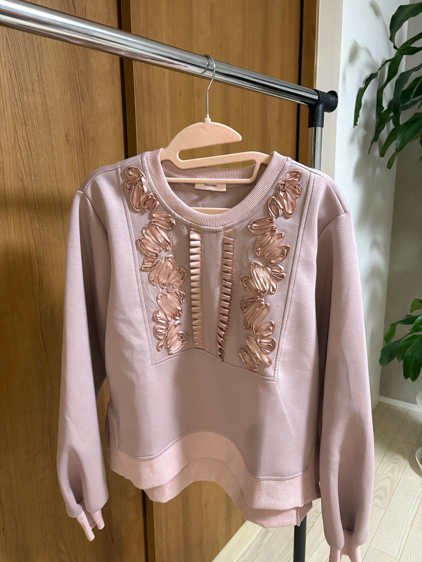 体フリルモチーフ ラインデコレーション 裾ドロスト スウェット　