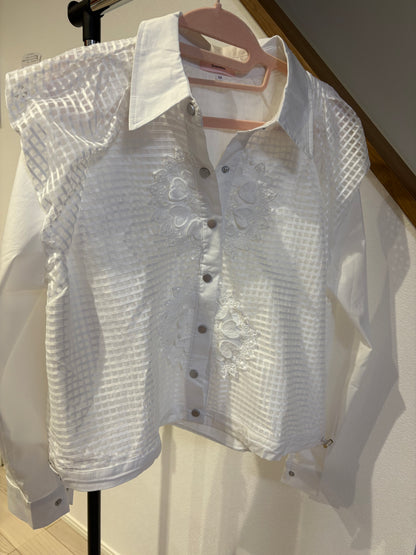 立体レース＆ショルダーフリル 異素材切替 シアーシャツ