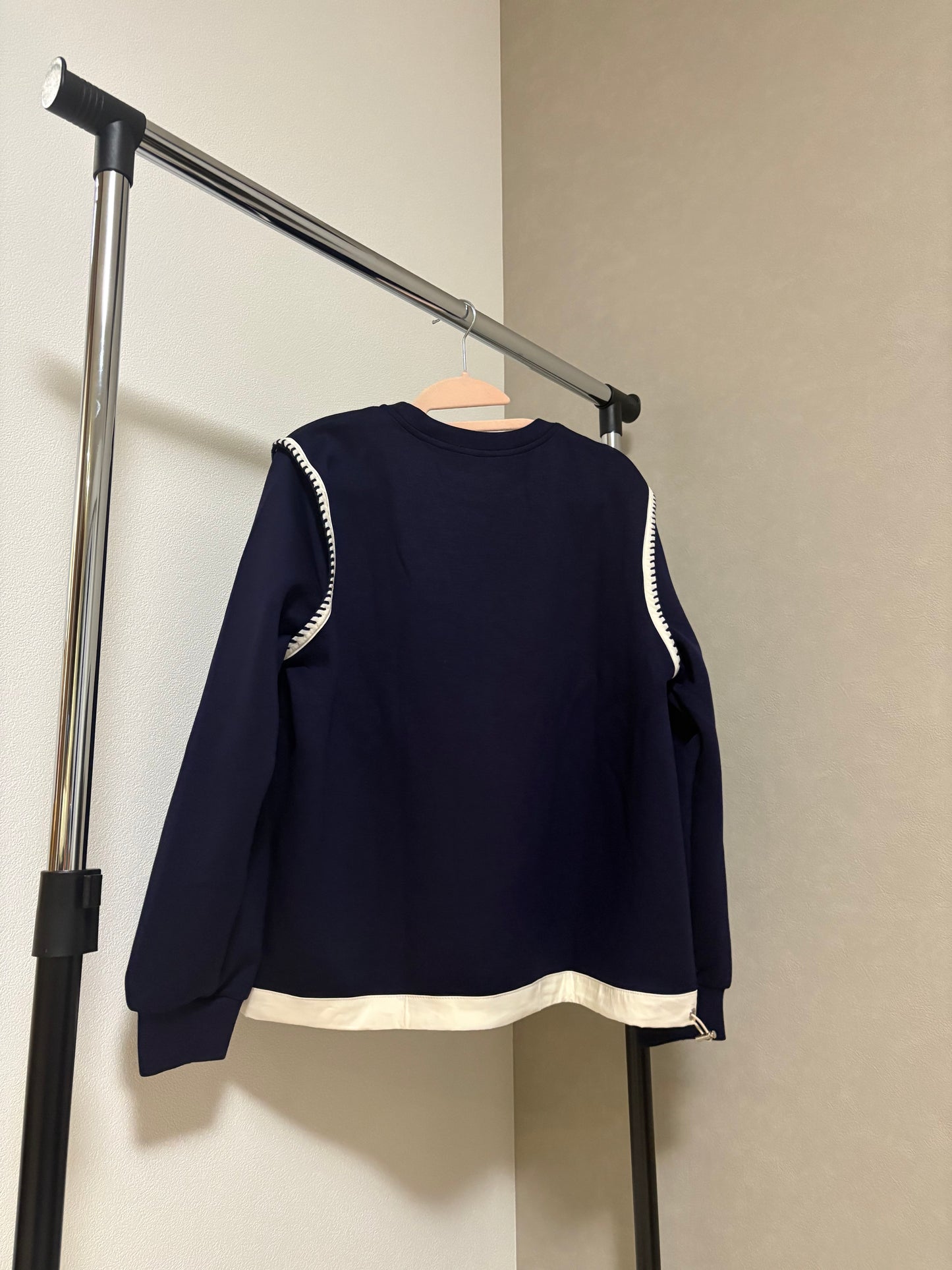 【大人遊び心】フェイスイラスト刺繍 ブランケットステッチ 裾ドロストトップス（全3色）