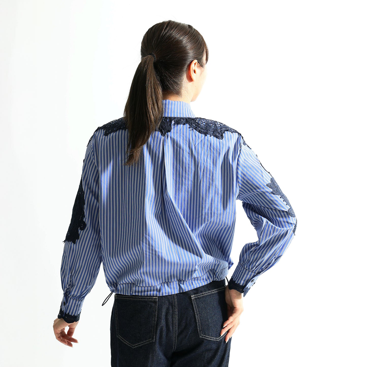 Lace-switched design shirt/striped 