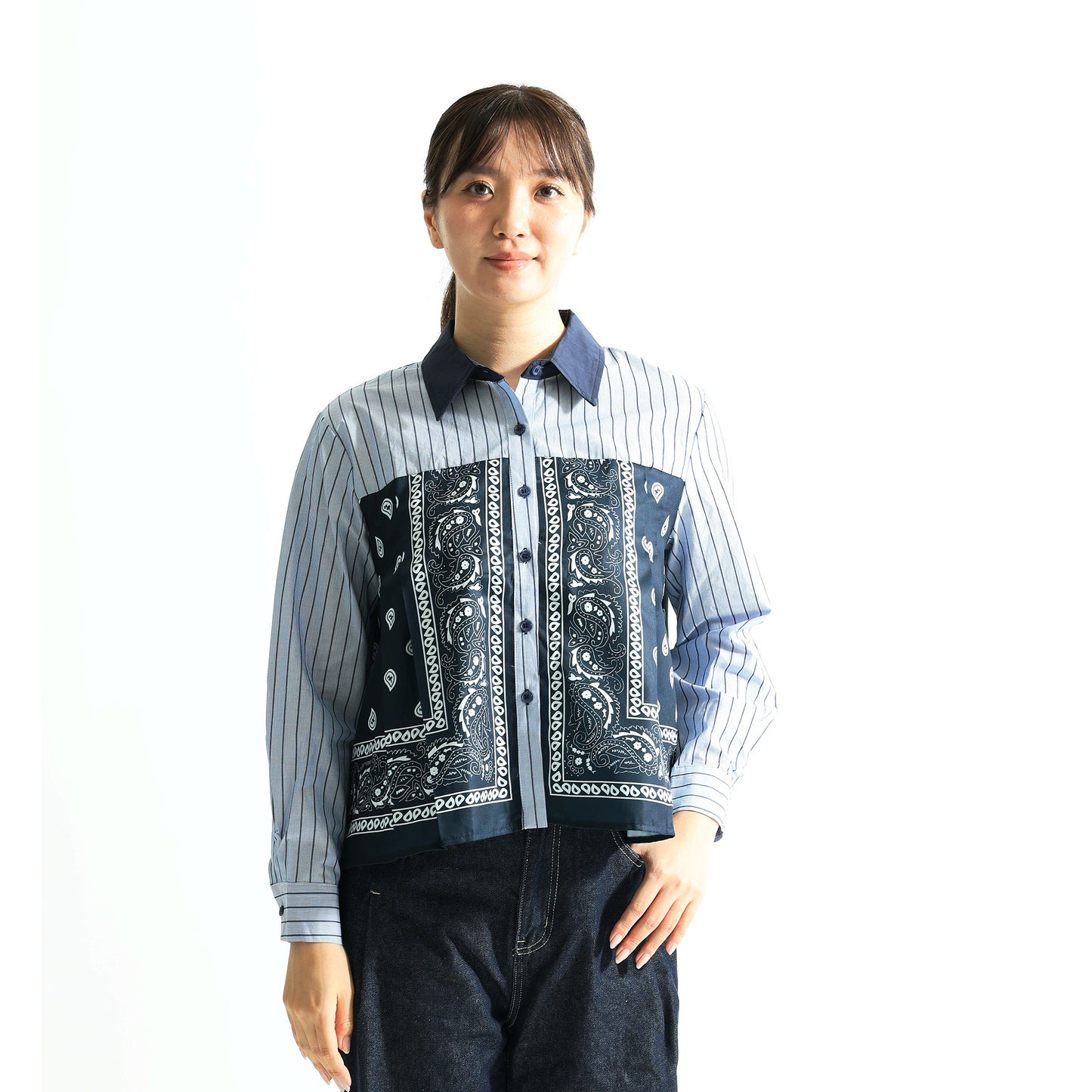 大人カジュアルを楽しむ。異素材切り替え バンダナパネル ストライプシャツ