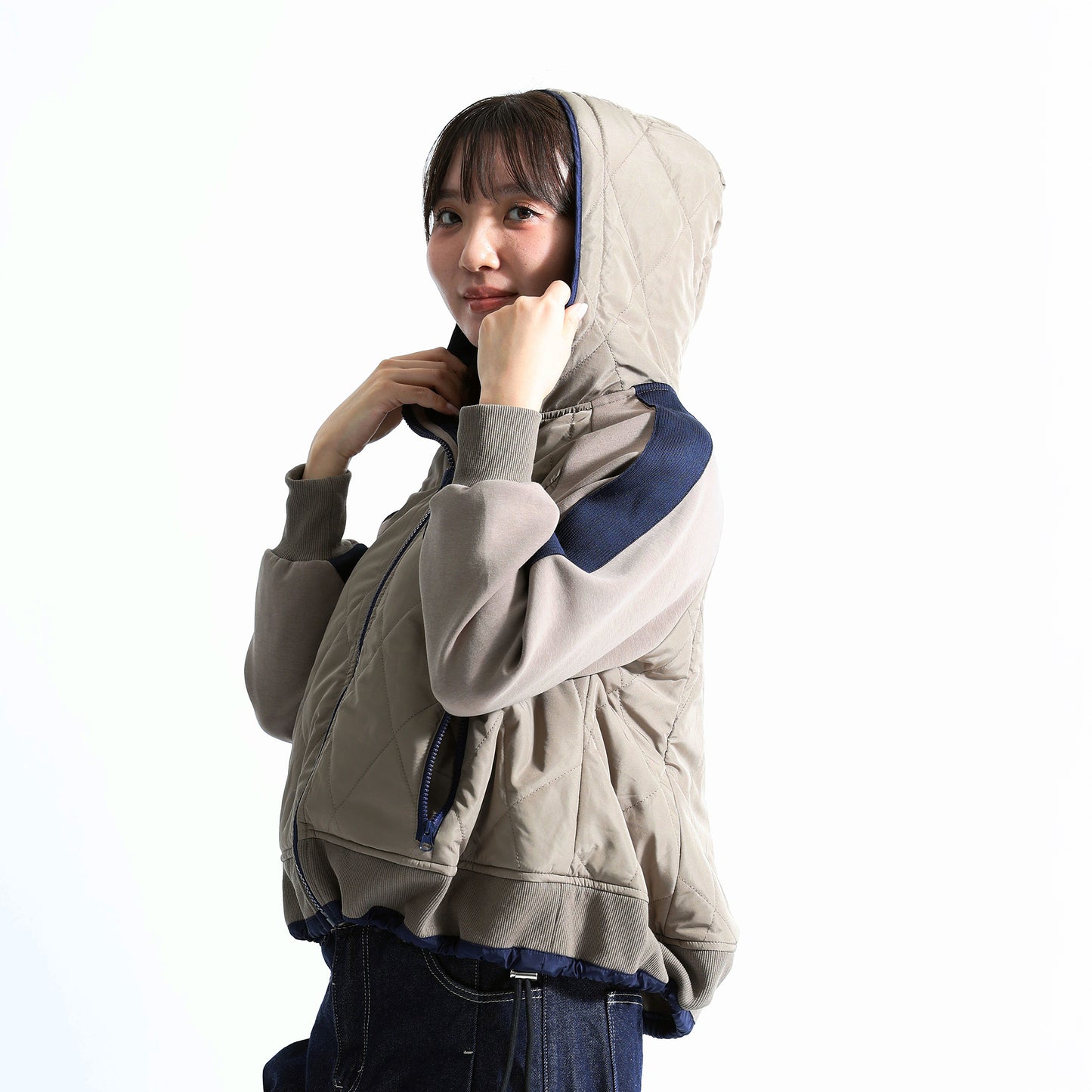 異素材コンビ ダイヤモンドキルト ハイブリッド・フーディージャケット