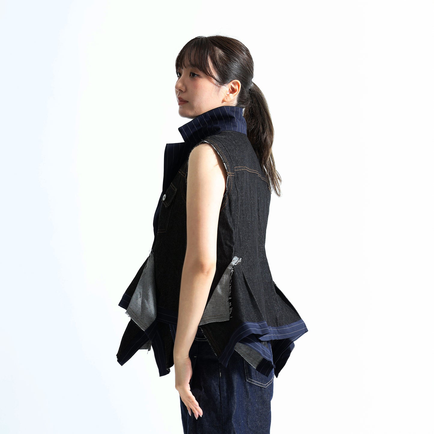 ピンストライプ切り替え 再構築 デニムベスト（アシンメトリーヘム）