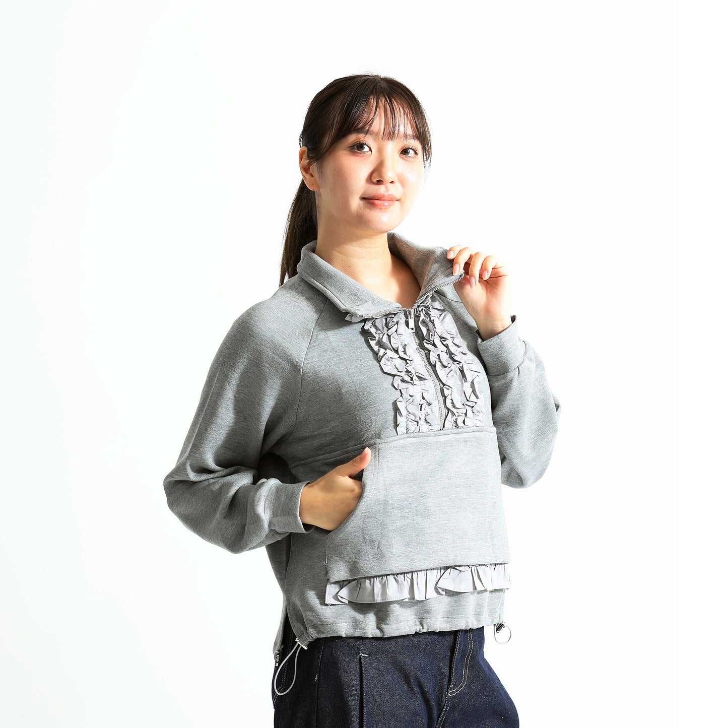 【トレンド感×甘さ】ハーフジップ フリルレイヤード デザイントレーナー