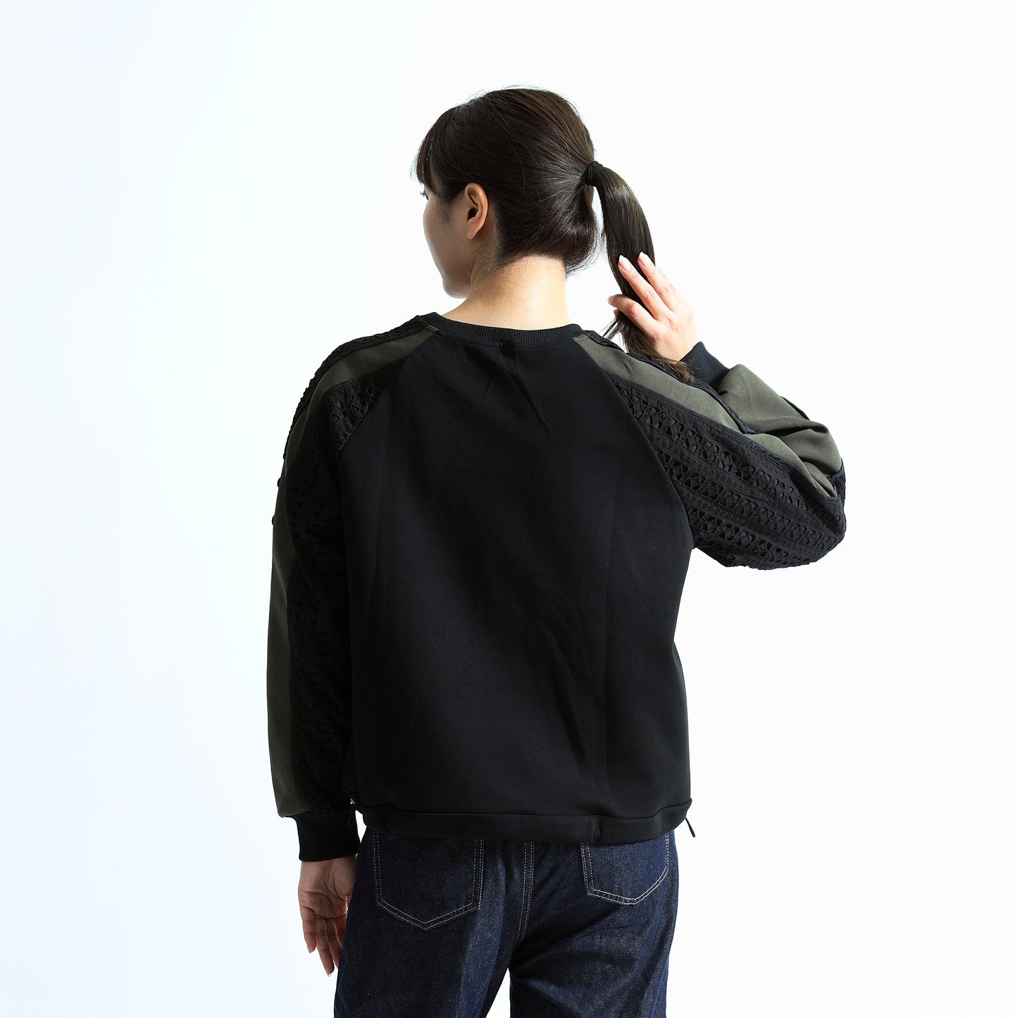 カットワークレース切替 飾りボタン付き ラグランスリーブトップス（全4色）