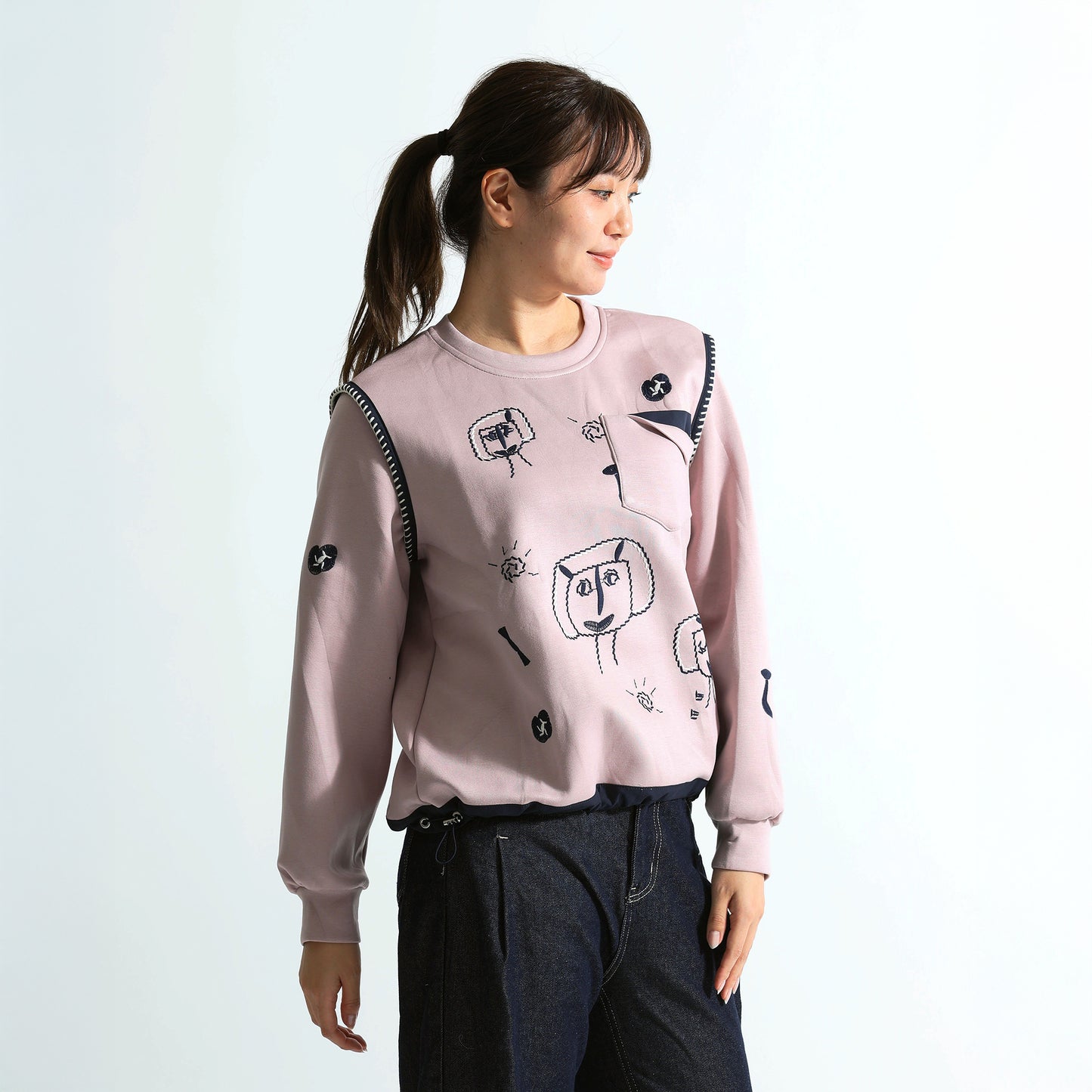 【大人遊び心】フェイスイラスト刺繍 ブランケットステッチ 裾ドロストトップス（全3色）