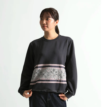 フロントフラワー刺繍×サテンライン 裾ドロスト デザイントップス（全3色）