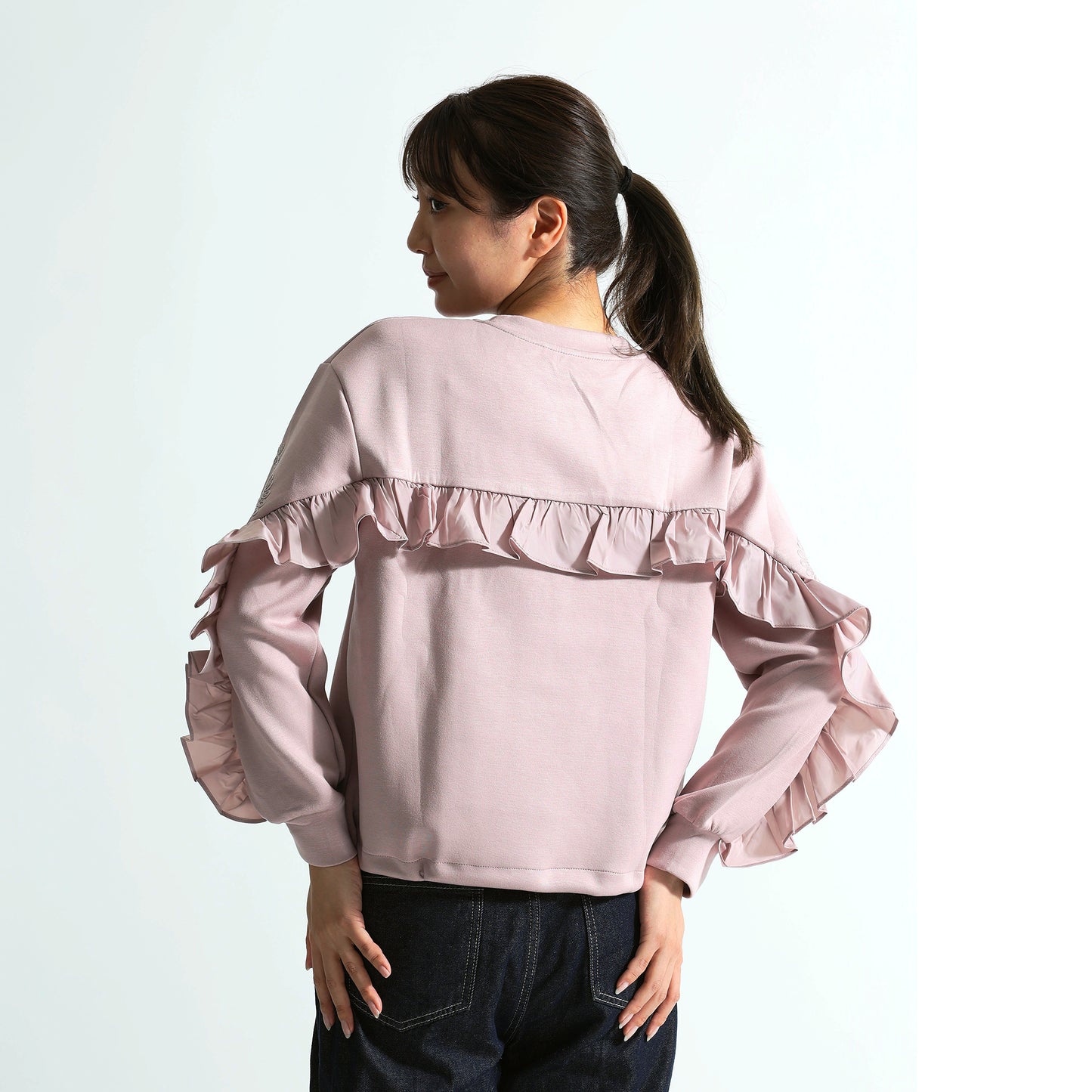 【映えトップス】袖エンブロイダリー刺繍＆サイドフリル デザイントレーナー