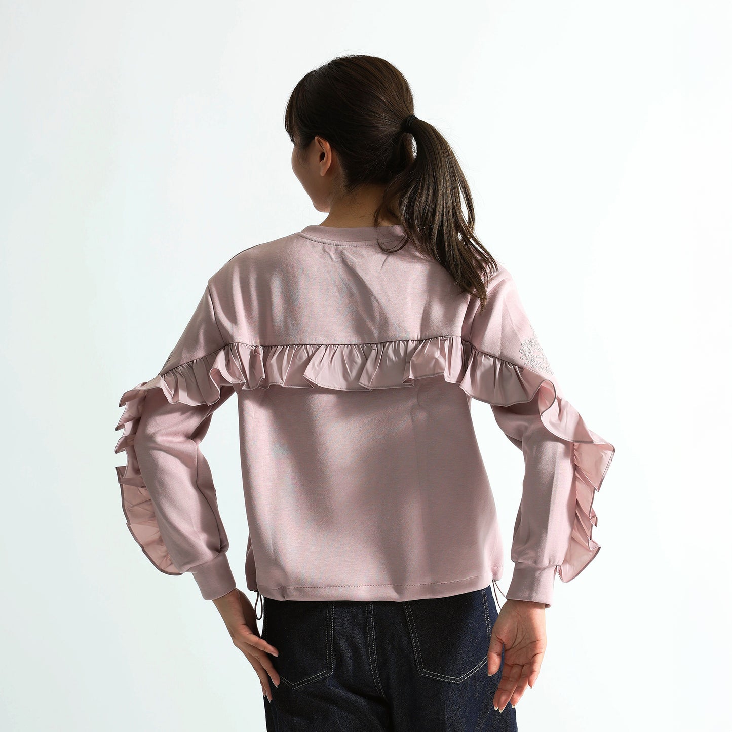 【映えトップス】袖エンブロイダリー刺繍＆サイドフリル デザイントレーナー