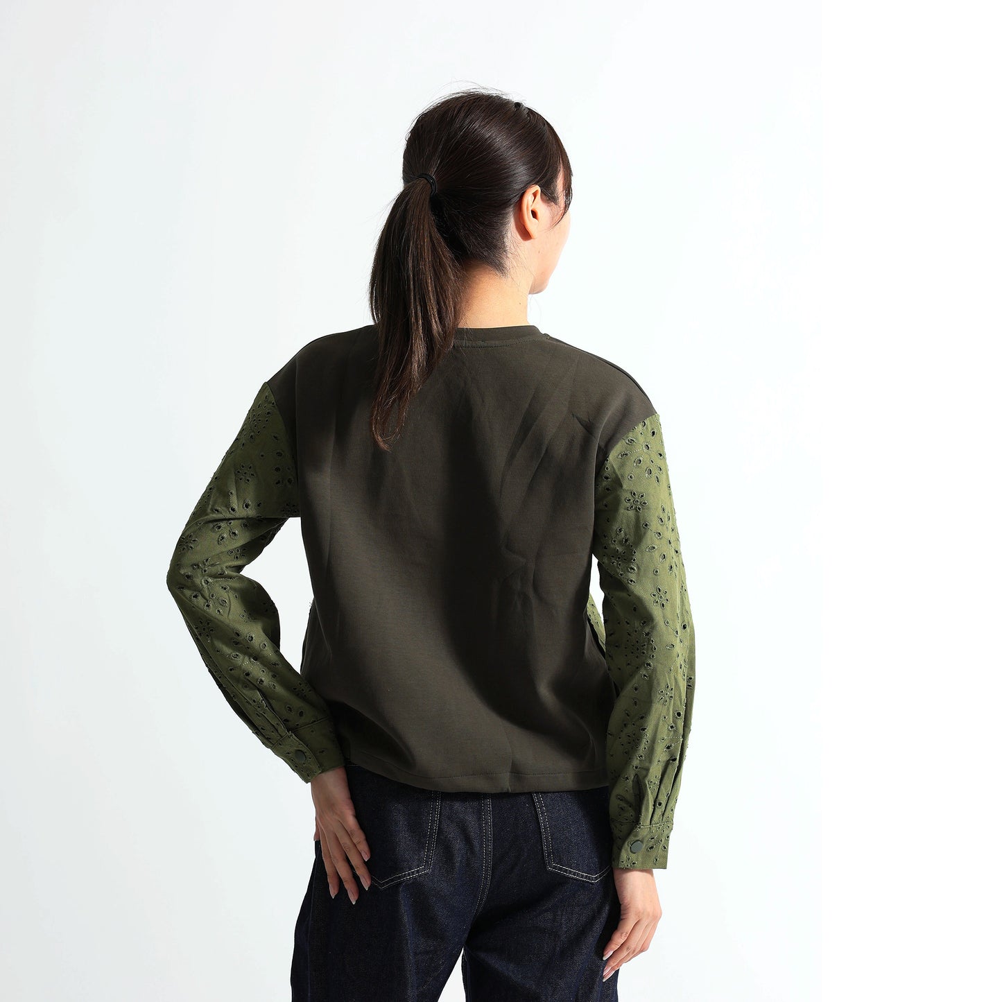 アイレット刺繍切替 波型配色レース 裾ドロストトップス（全3色）