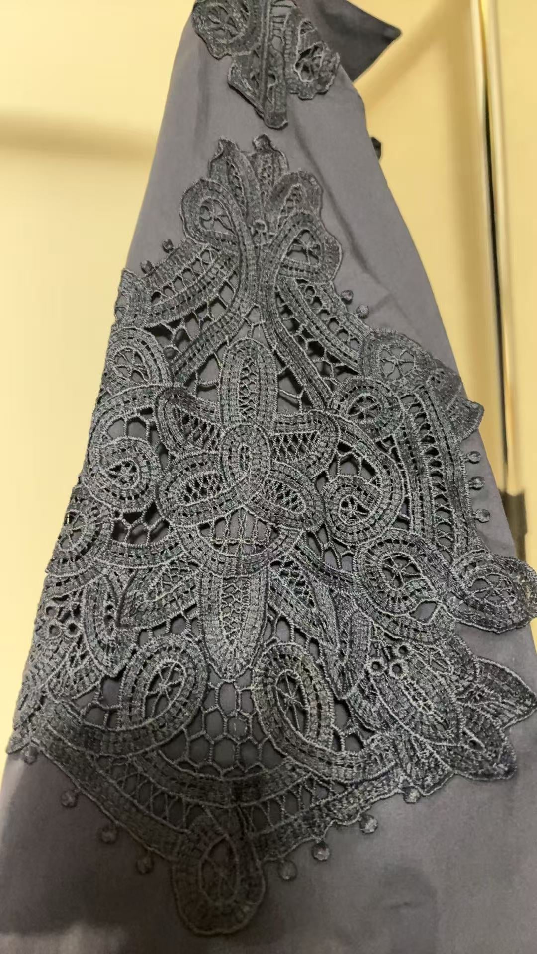 Lace-switched design shirt/striped 