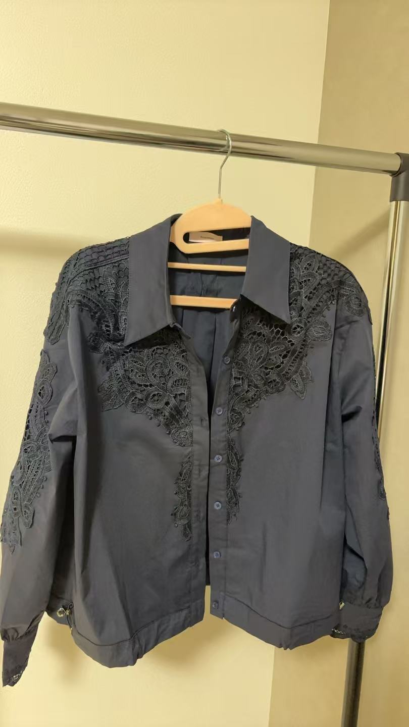 Lace-switched design shirt/striped 