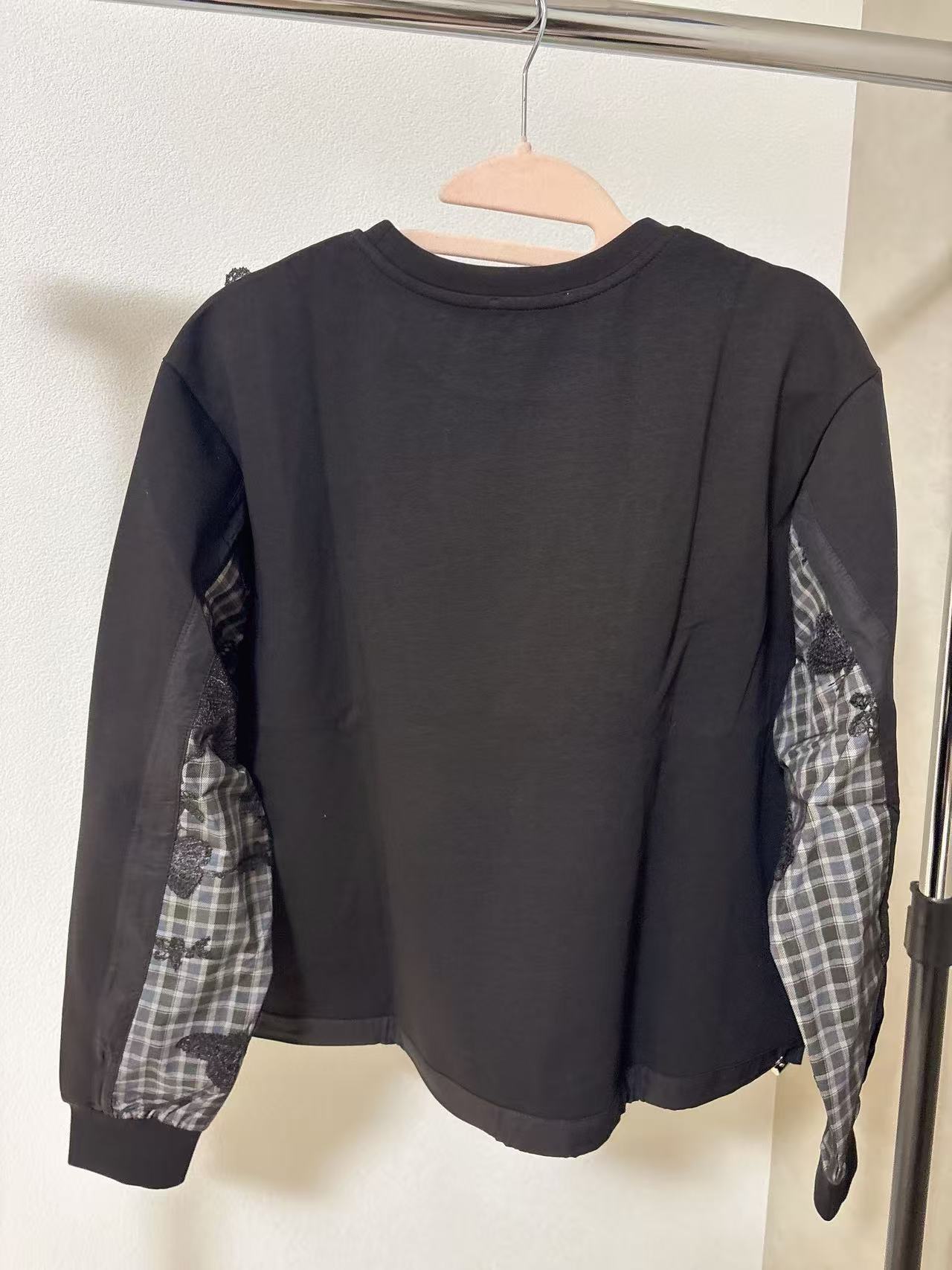 バタフライ刺繍×チェック柄パッチワーク 裾ドロスト デザイントップス（全4色）