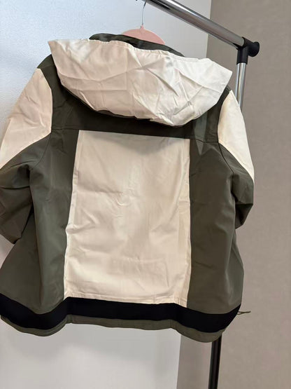 マルチパターンの配色切り替え フーデッド・マウンテンパーカー