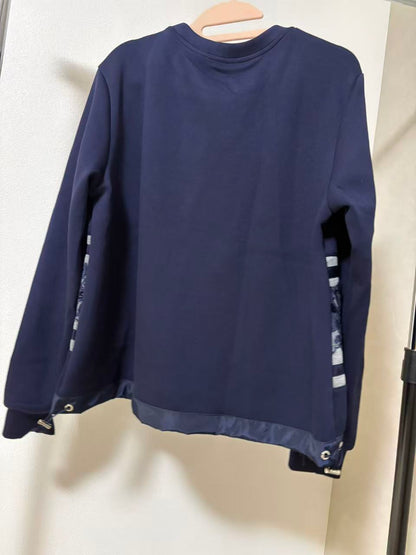 フロントフラワー刺繍×サテンライン 裾ドロスト デザイントップス（全3色）